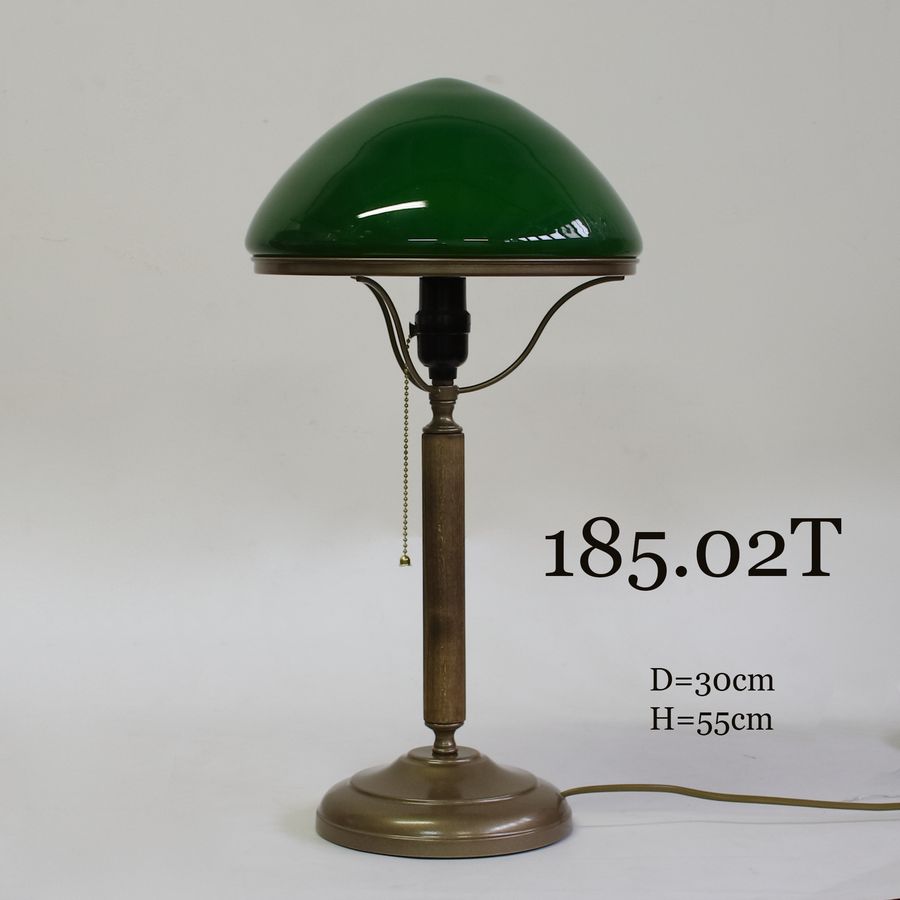 Настольная лампа СССР с белым плафоном 185.02Т