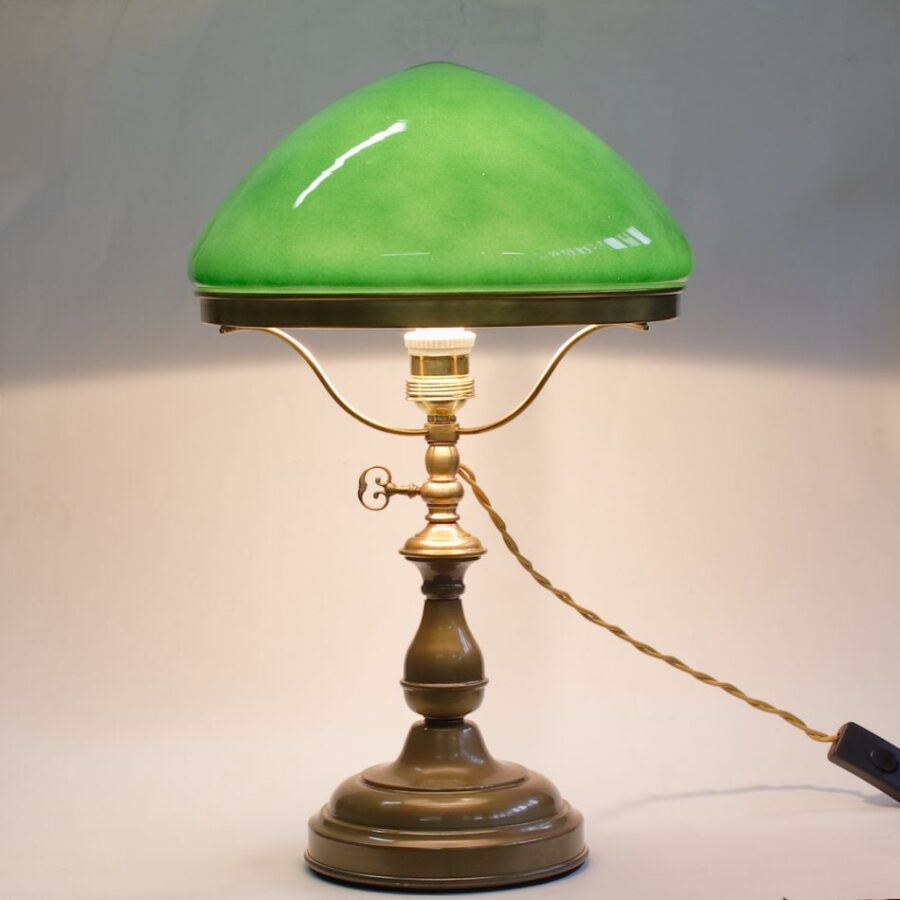 Настольная лампа "Сименс и Гальске" с зеленым плафоном телескопическая 185.07 Т