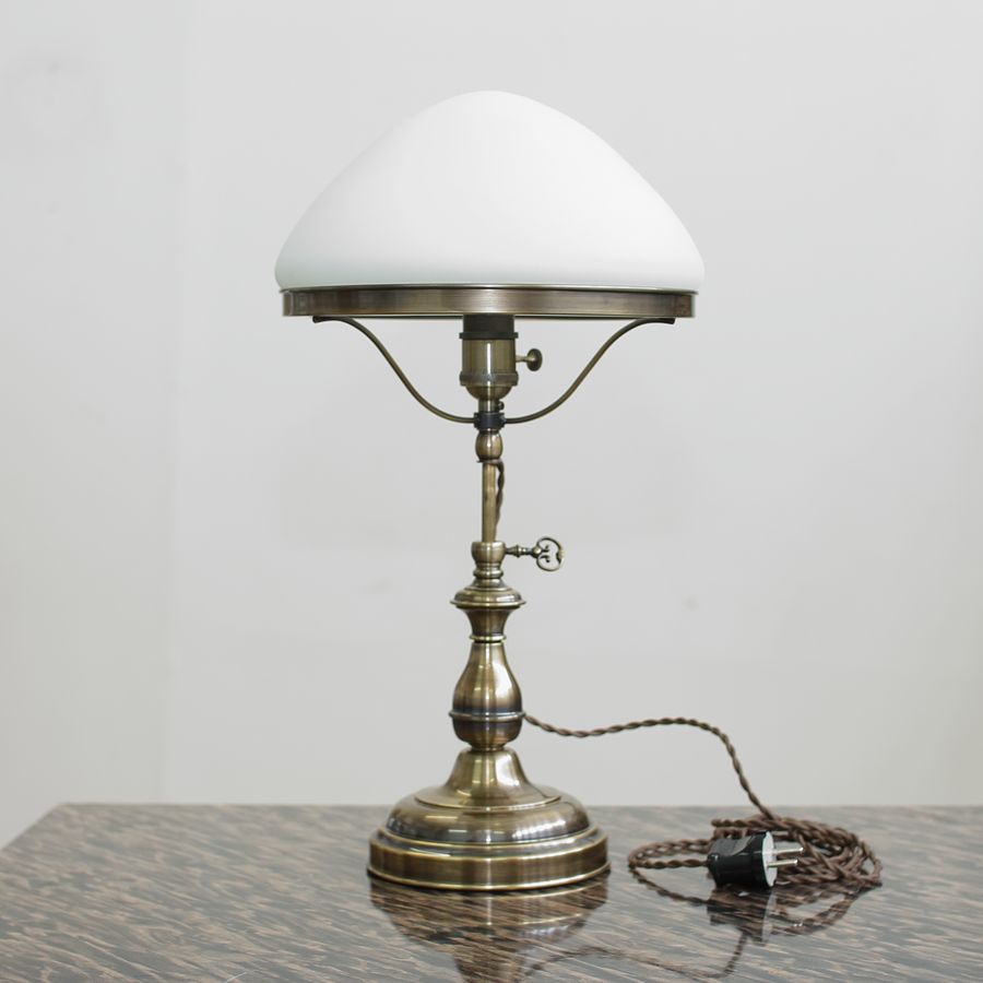 Настольная лампа кабинетная с плафоном из стекла телескопическая 185.07 Т патина