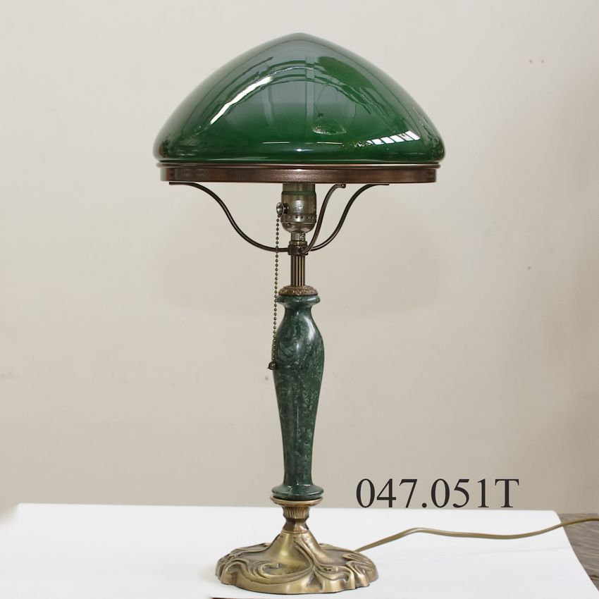 Лампа латунная с зелёным плафоном 047.051 Т