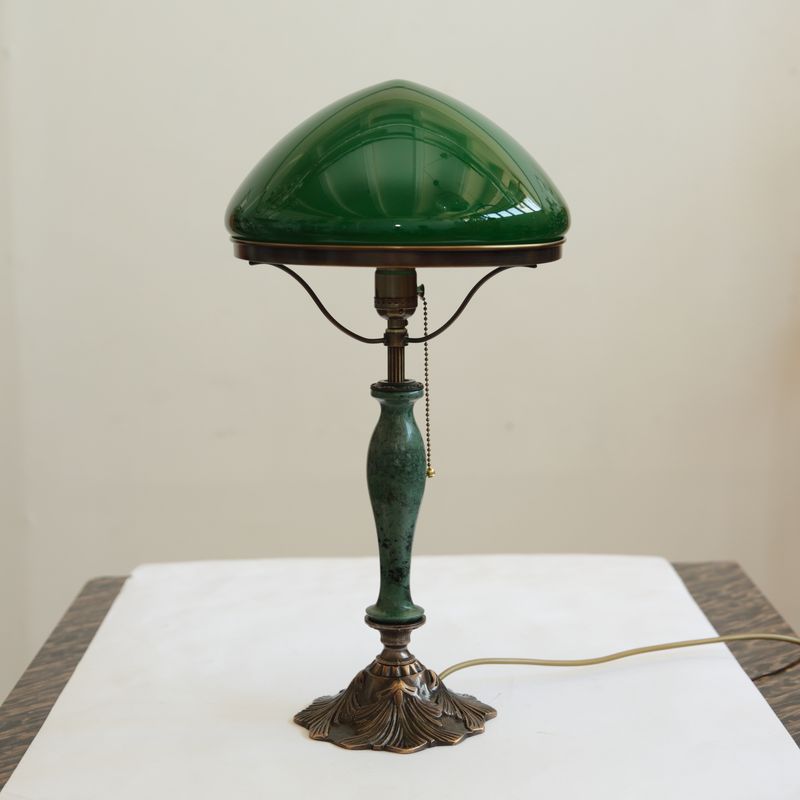 Лампа латунная с зелёным плафоном 047.052 Т