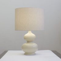 Деревянная настольная лампа дизайнерская 122.01Т крем