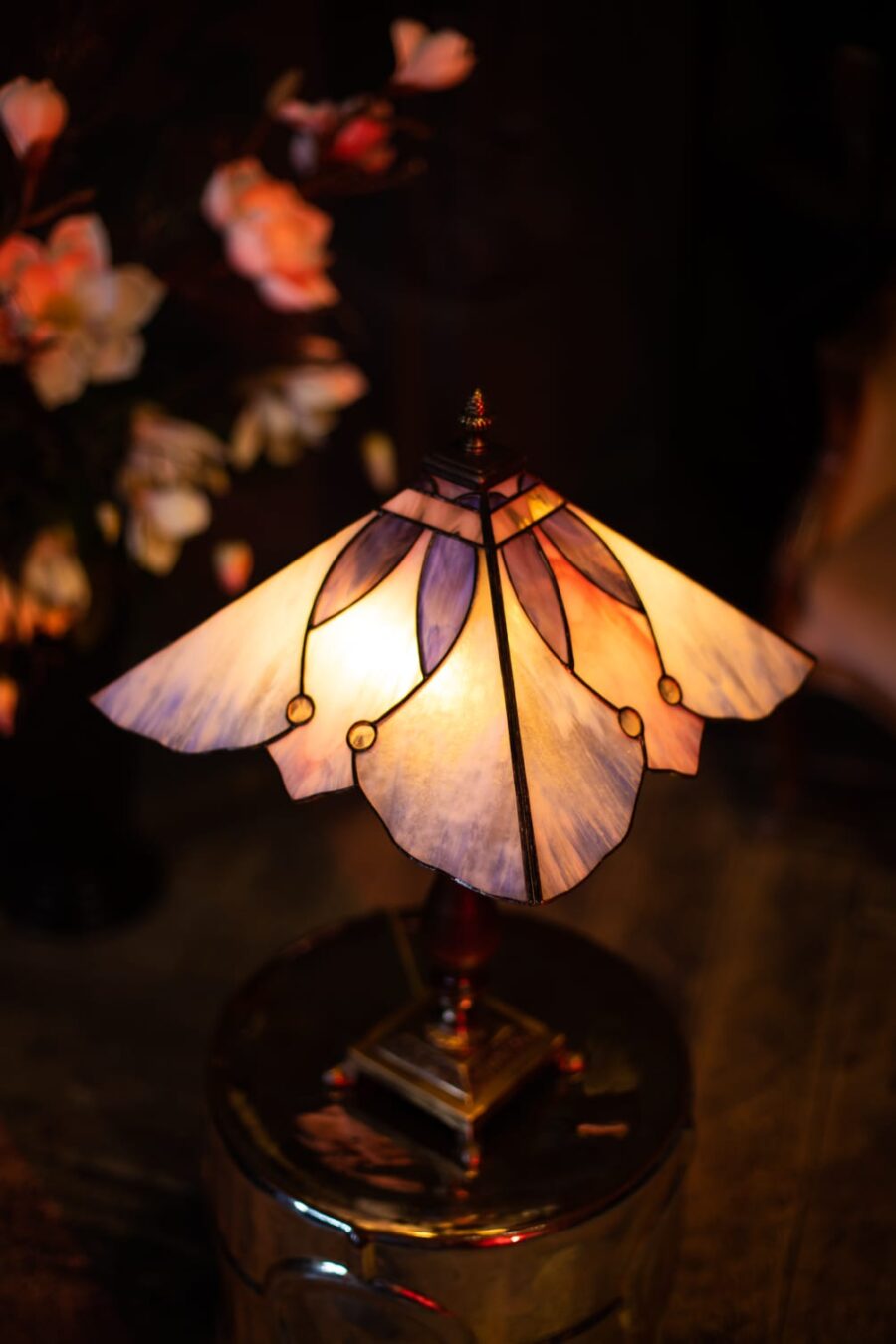 Витражный абажур "Каштан" на лампе в технике Тиффани