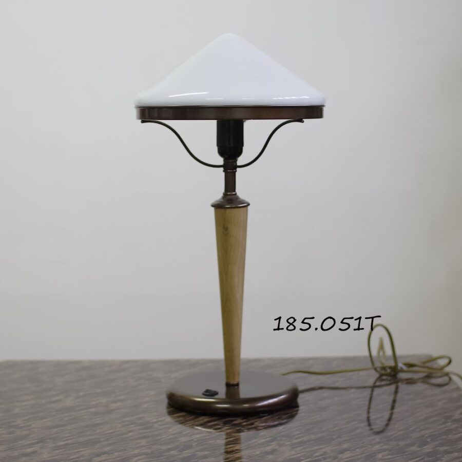 Настольная лампа банкира с белым плафоном 185.051 Т