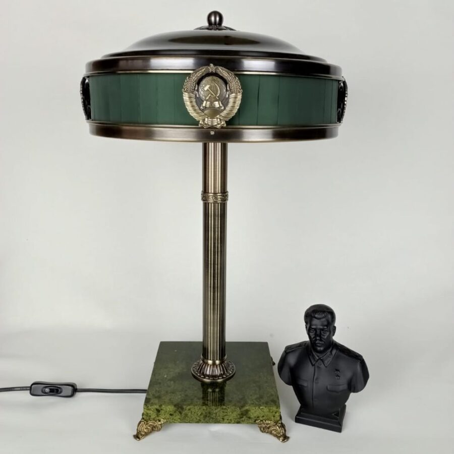 Сталинская настольная лампа 184.011 с зелёным абажуром