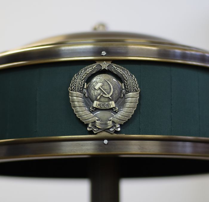 Сталинская настольная лампа 184.03 с зелёным абажуром