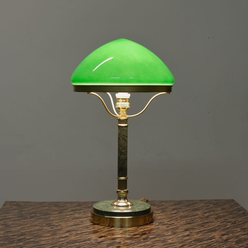 Кабинетная настольная лампа с зелёным плафоном – 047.07Т
